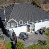 Luftaufnahme des Garten des Bungalow in Sassnitz.