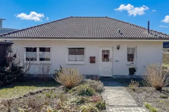 Freistehender, gepflegter Bungalow in Sassnitz mit Garten und Kamin