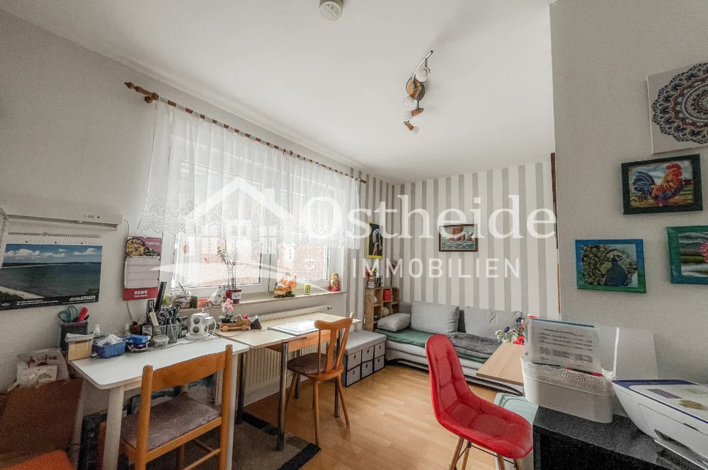 Zusätzliches helles Zimmer welches in der Immobilien in Sassnitz als weiteres Kinder- oder Gästezimmer genutzt werden kann.