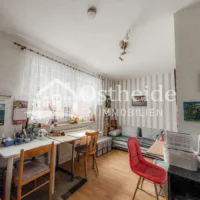 Zusätzliches helles Zimmer welches in der Immobilien in Sassnitz als weiteres Kinder- oder Gästezimmer genutzt werden kann.
