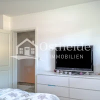 Genügend Platz im Obergeschoss. Ein weiteres flexibel nutzbares Zimmer in dem Reihenmittelhaus in Maschen.