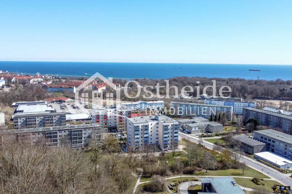 Luftaufnahme der Umgebung von der Immobilie in Sassnitz mit Blick auf die Ostsee.